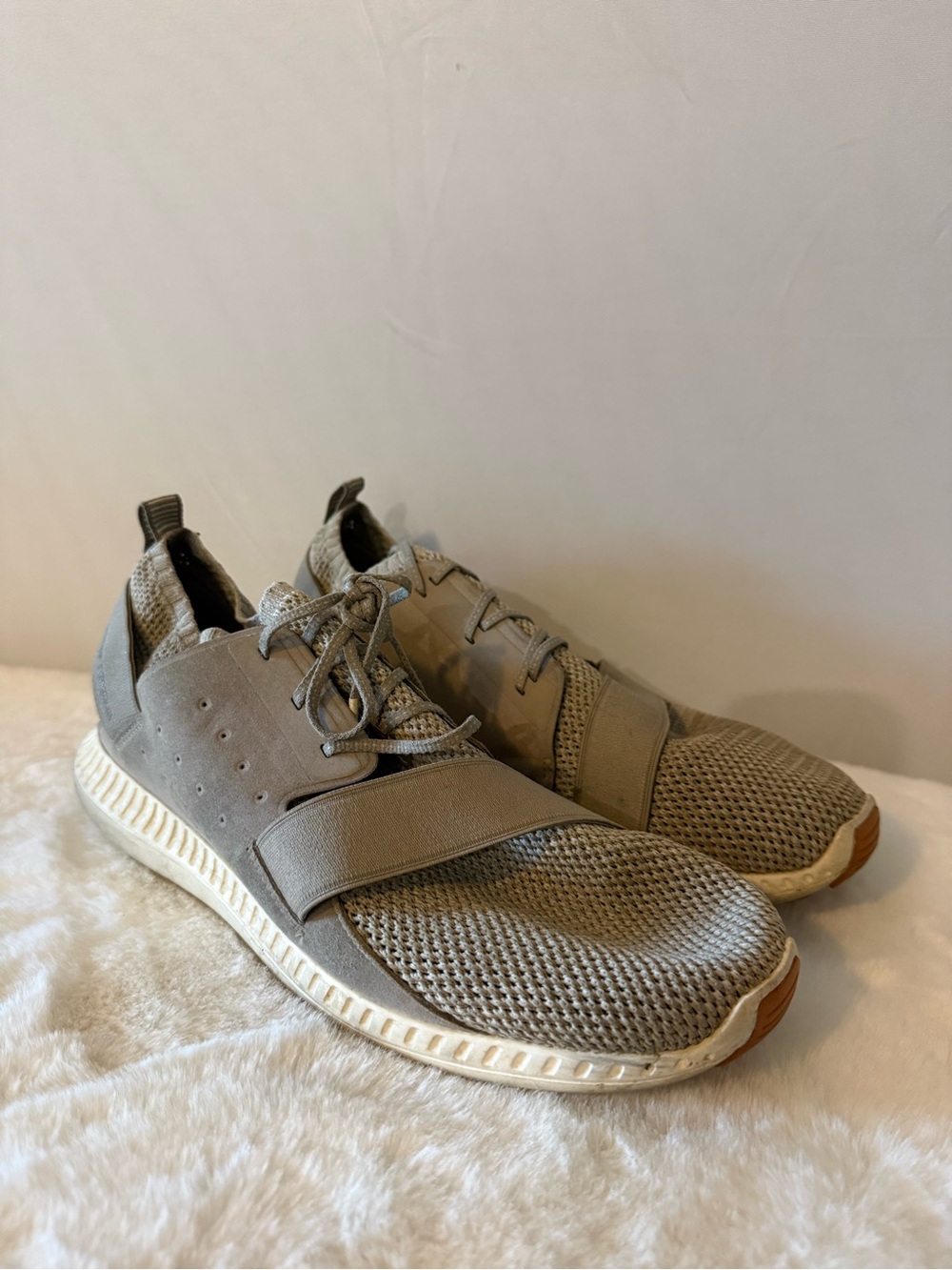 Under armor Men's Lightweight Knit Cross-strap Sneakers - Taupe